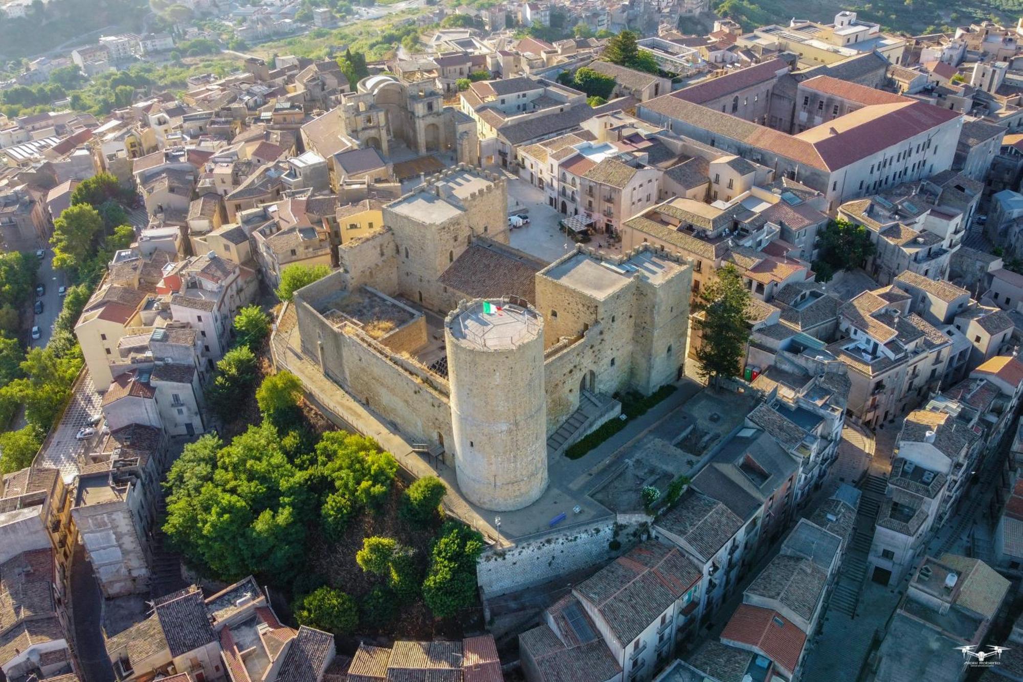 Holiday Home Castle Salemi - Casa Vacanze ภายนอก รูปภาพ